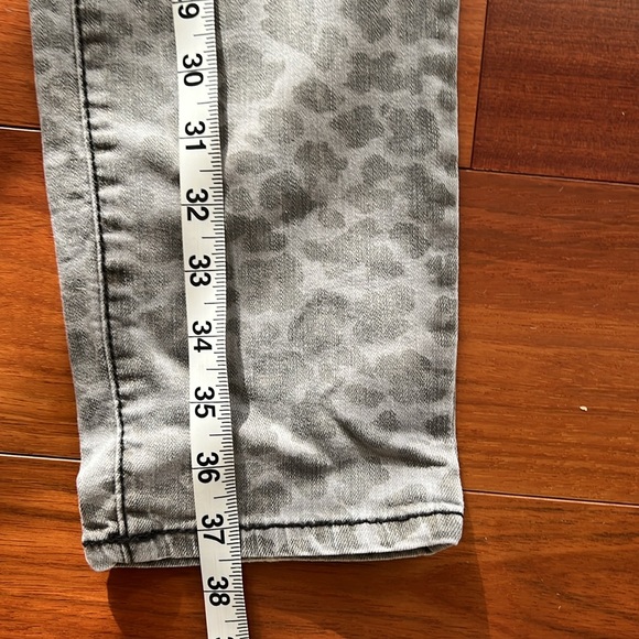 Jessica Simpson skinny leopard print jeans - Picture 9 of 9